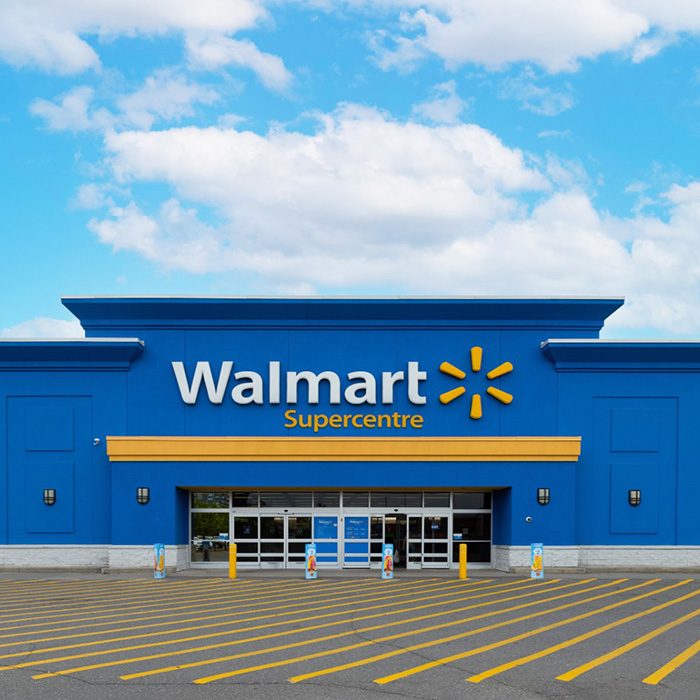 A adoção de etiquetas digitais de prateleira (ESLs) pelo Walmart tem amplas implicações tanto para consumidores quanto para pequenas empresas